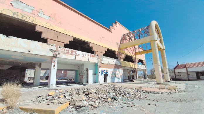 ¡Por fin!; Demolerán centro comercial quemado ¡Por fin!; Demolerán centro comercial quemado