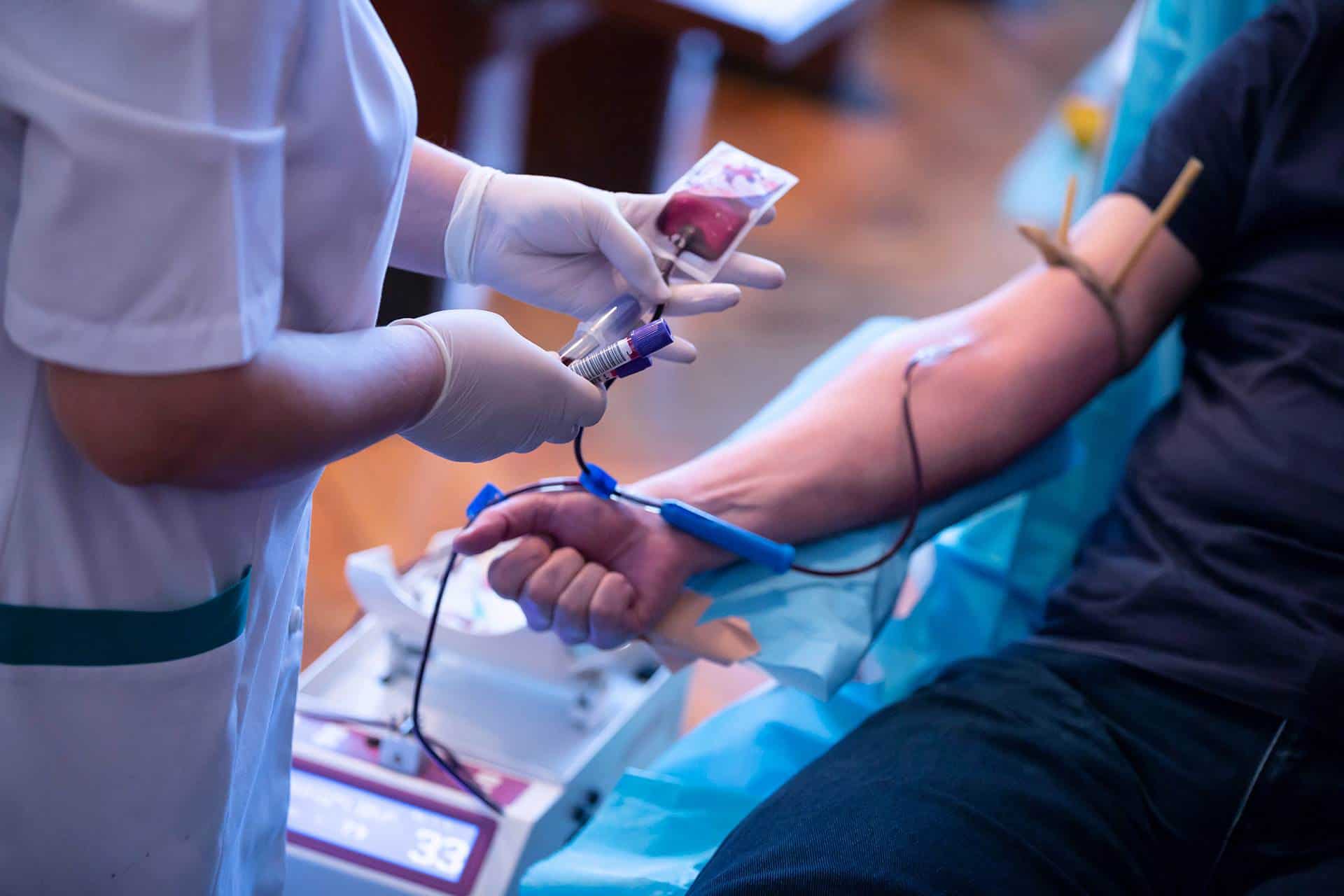 Recibir u Ofrecer Dinero a Cambio de Donar Sangre es un Delito Federal