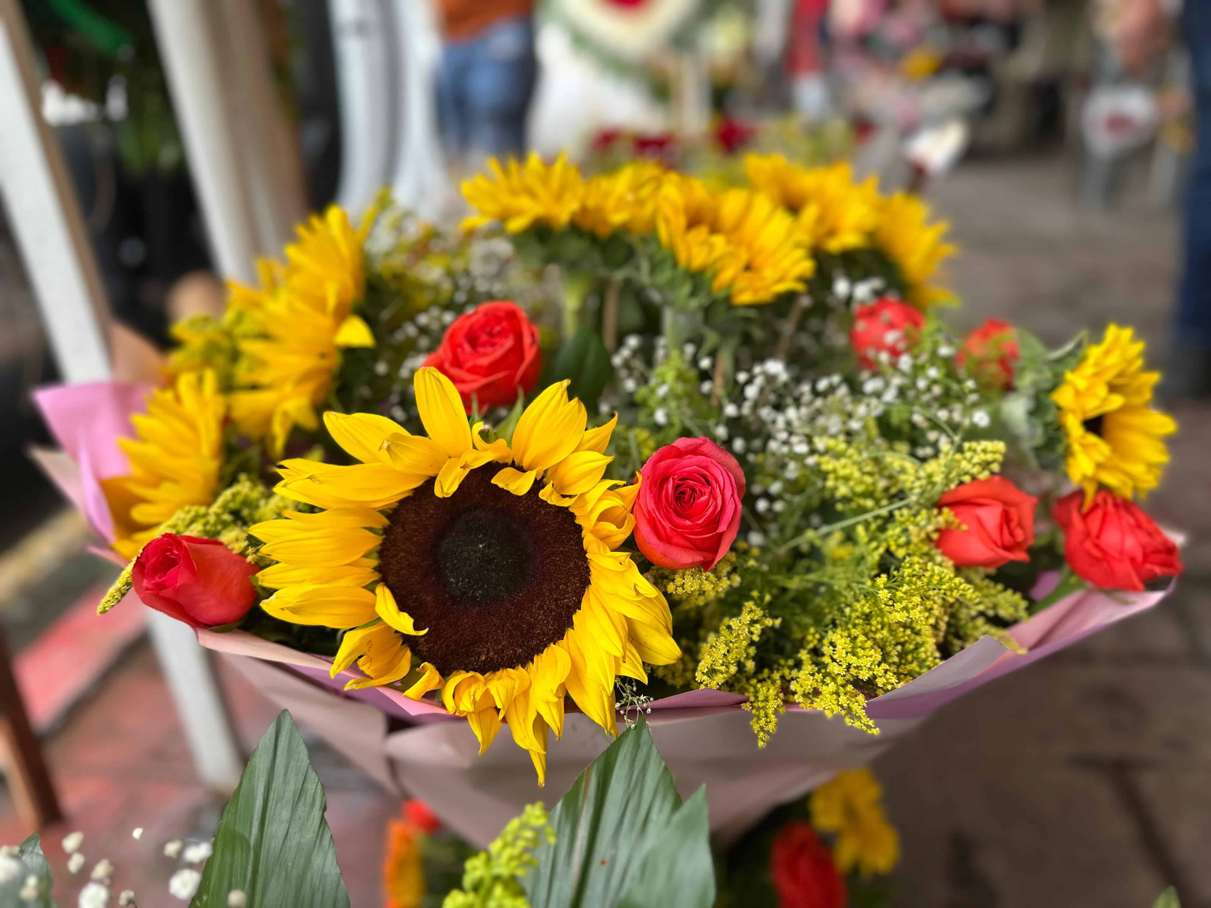 Alta demanda de flores en Piedras Negras por el Día del Amor y la Amistad