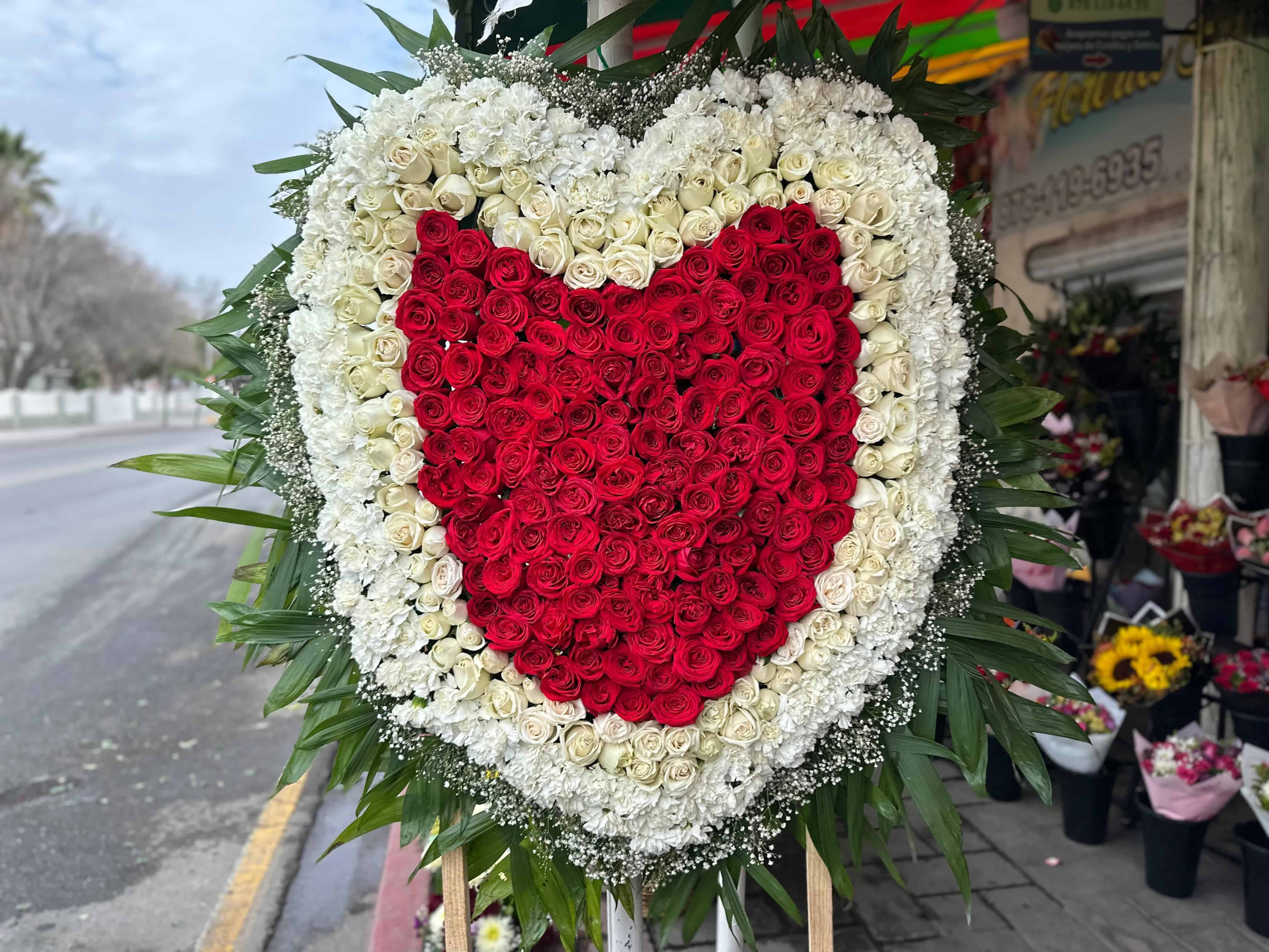 Alta demanda de flores en Piedras Negras por el Día del Amor y la Amistad