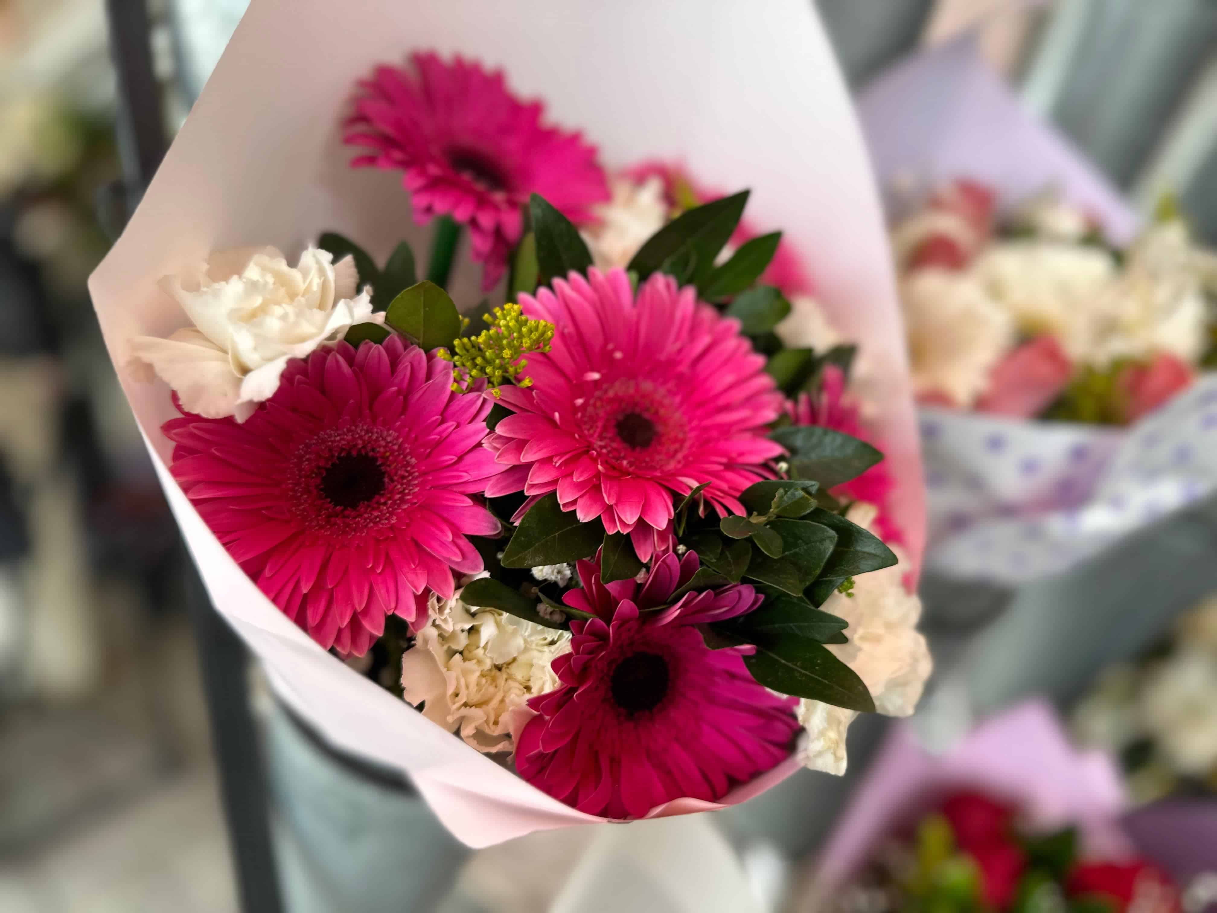 Alta demanda de flores en Piedras Negras por el Día del Amor y la Amistad