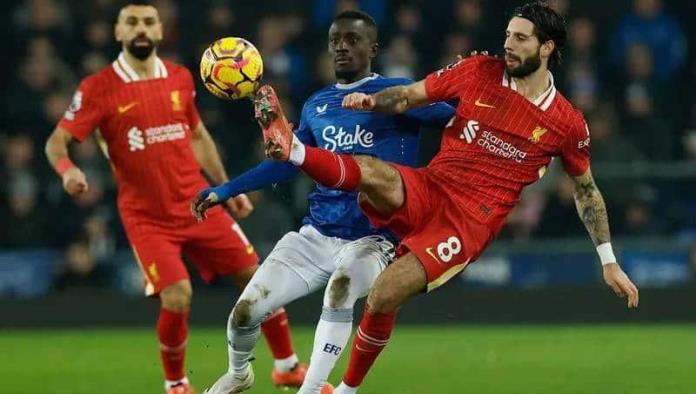 Everton le roba la gloria al Liverpool en el derbi