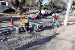 Continúan reparación de vialidades