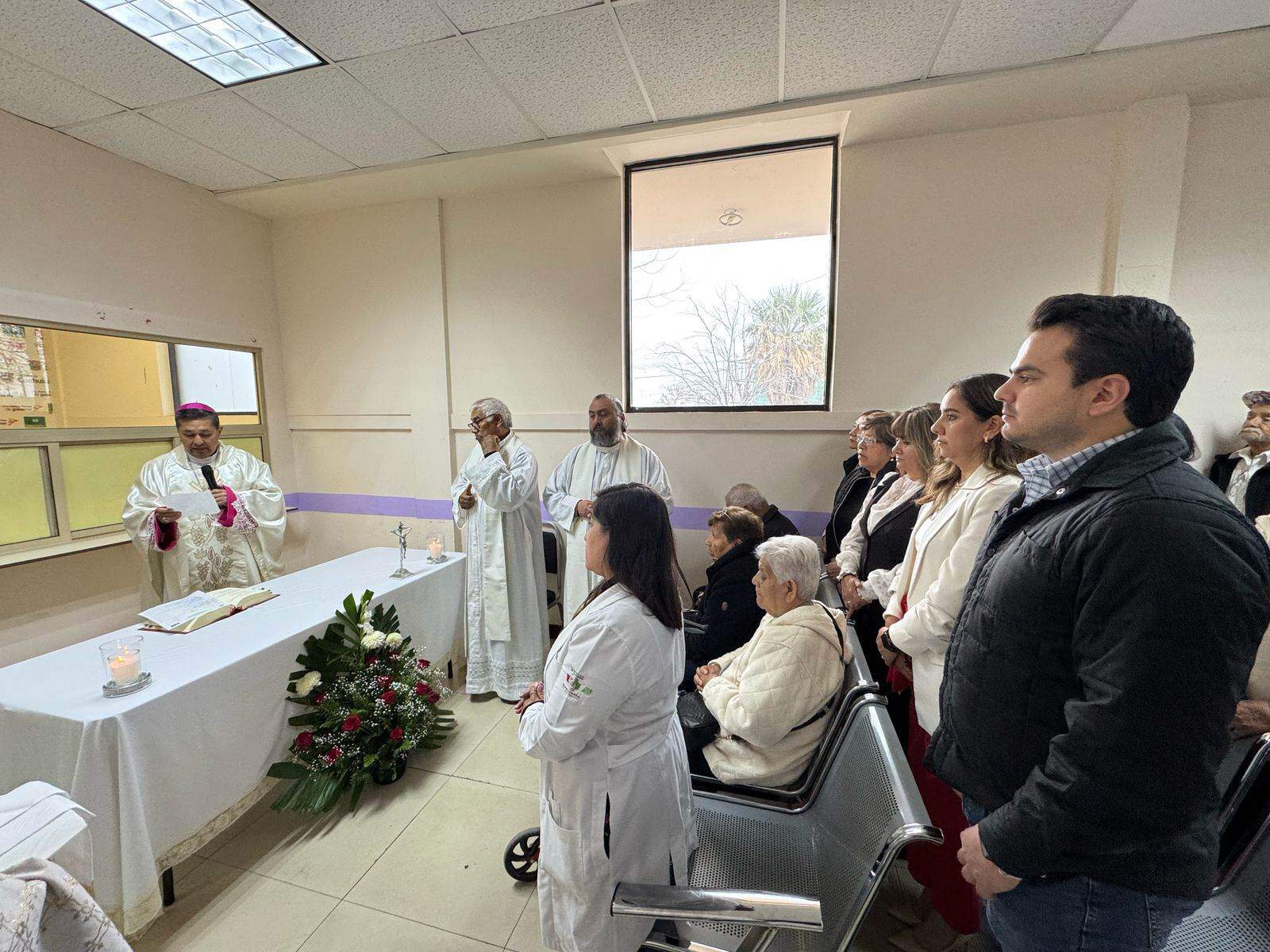 El Obispo se reunió con personal del Sector Salud en Nueva Rosita.