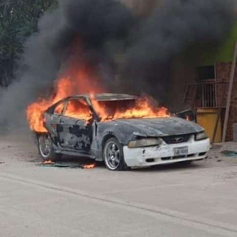 Incendio Consume Ford Mustang en Allende; Sospechan de Fuego Intencional