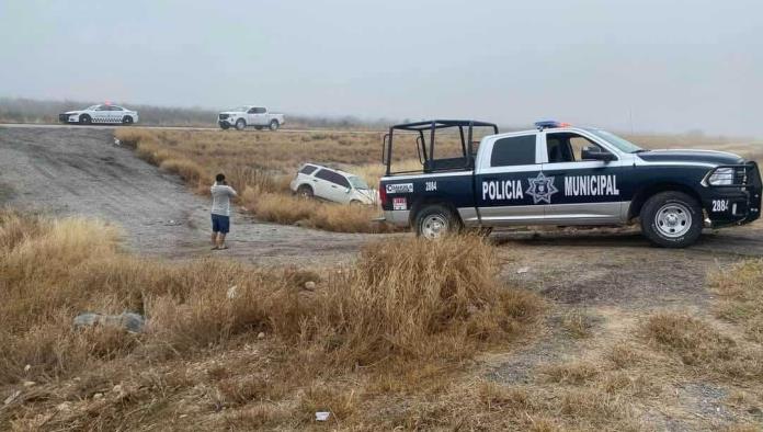 Vuelca camioneta en la Carretera 57; ocupantes resultan con golpes leves