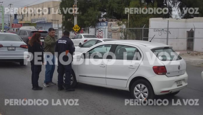 Persigue a responsable de choque y lo enfrenta