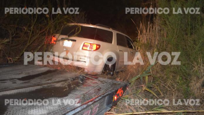 Se van pal río... con todo y troca