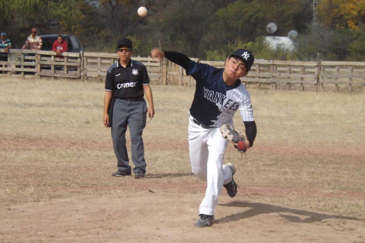 Yankees y Los del barrio definirán el liderato en la última fecha.
