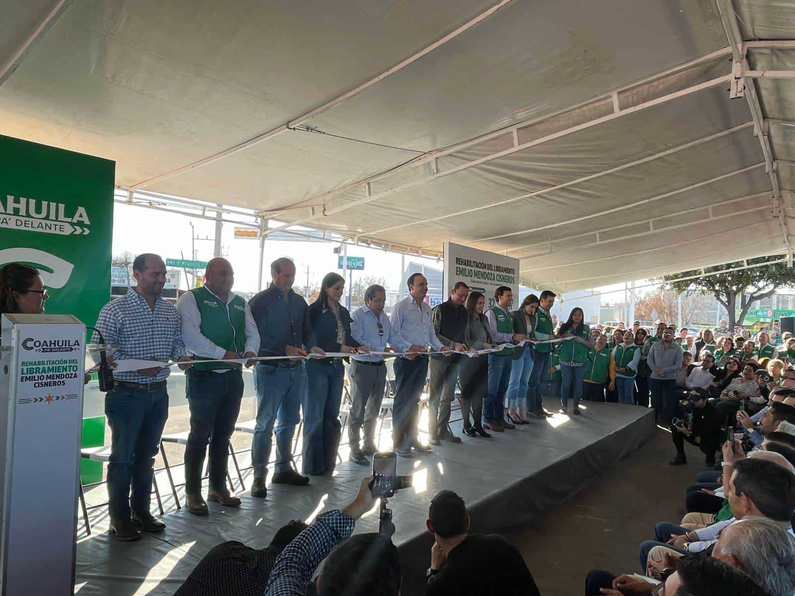 Gobernador Manolo Jiménez entrega obra de rehabilitación del libramiento en Ciudad Acuña