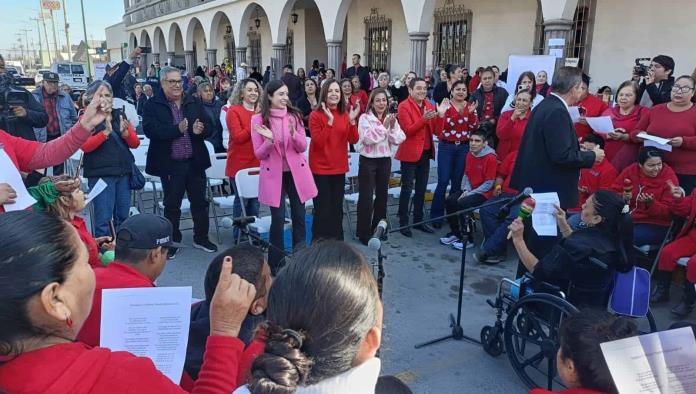 Realizan evento de Tendedero Poético