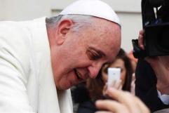 Hospitalizan al papa Francisco por una fuerte bronquitis