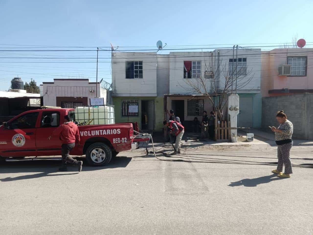 Arde vivienda por corto circuito
