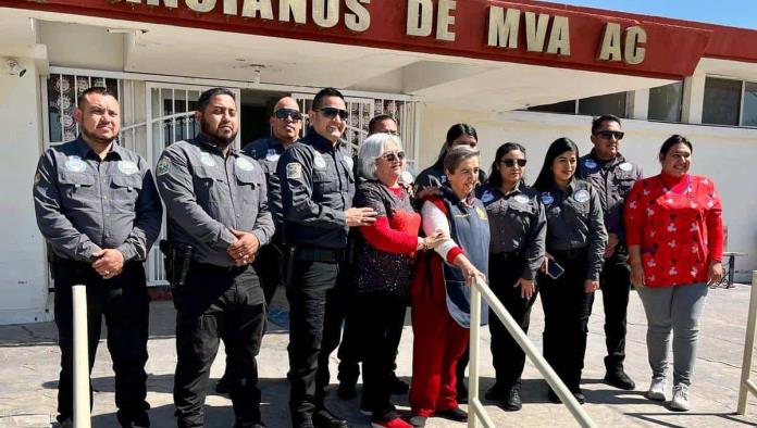 Agentes de la AIC llevan amor y compañía a adultos mayores en San Valentín