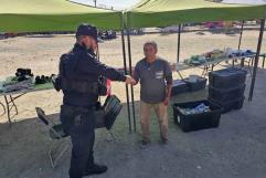 Policía Estatal de Coahuila reparte dulces y sonrisas en San Valentín