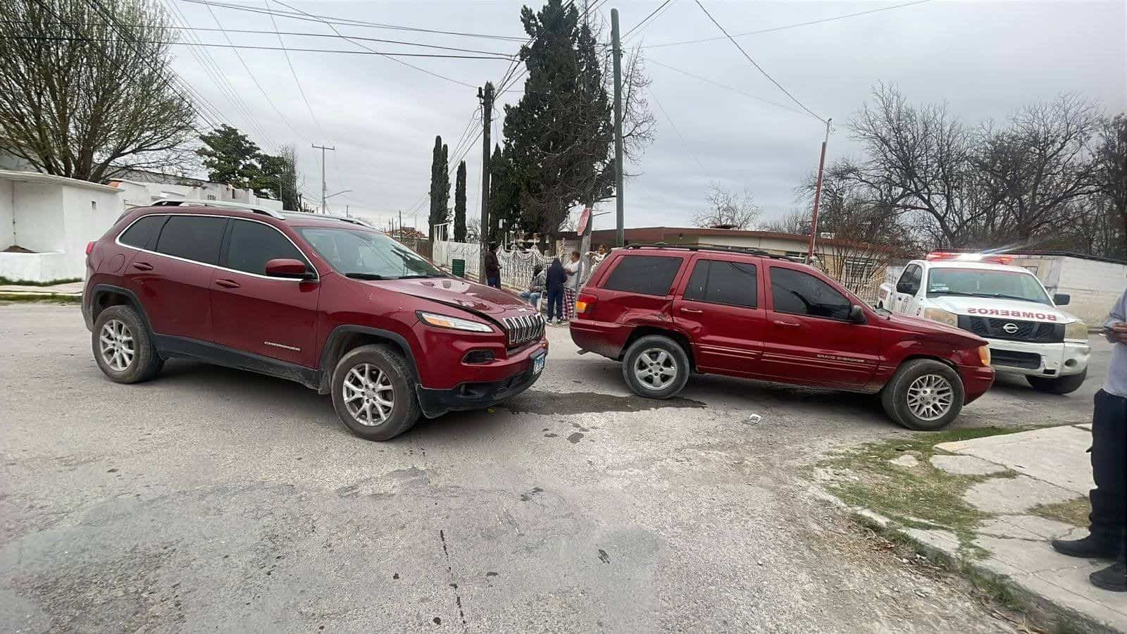 Accidente en Allende deja daños materiales y moviliza a cuerpos de emergencia