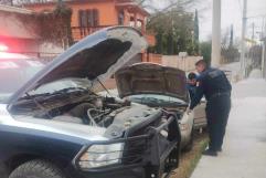 Policías de Nava auxilian a automovilista varado