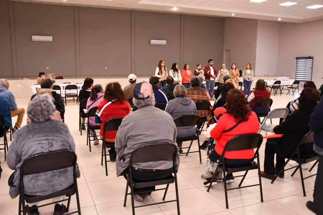 Entregan tarjetas de Mujeres Bienestar en Nava