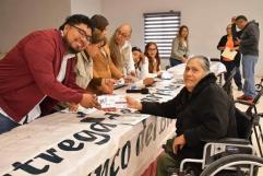 Entregan tarjetas de Mujeres Bienestar en Nava