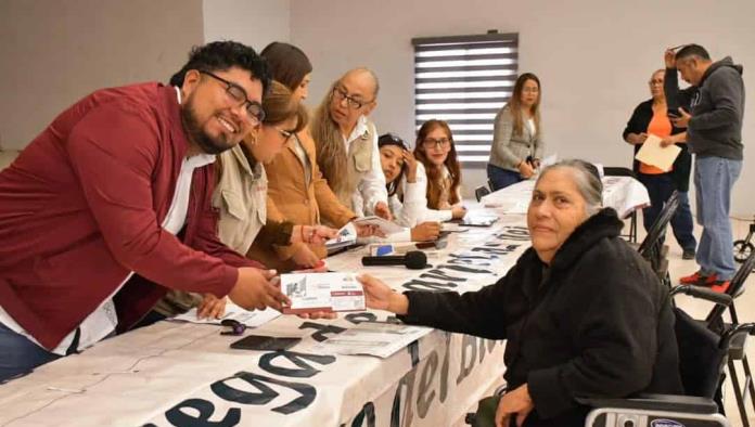 Entregan tarjetas de Mujeres Bienestar en Nava