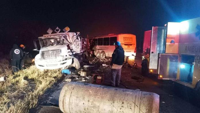 Choque mortal en la Carretera Monterrey - Monclova deja dos muertos