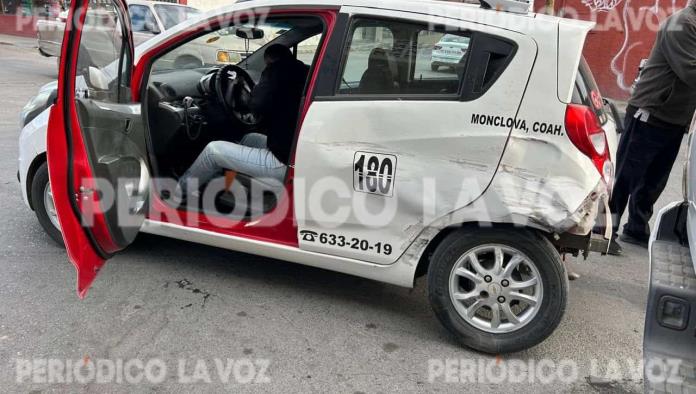 Lesiona a pasajera de taxi en choque 