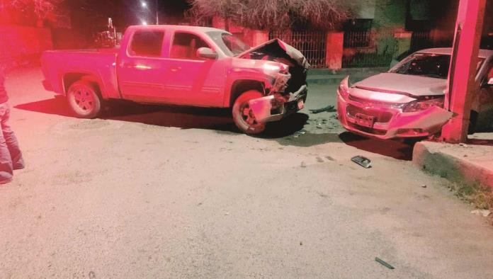 Se impacta contra auto de maestra