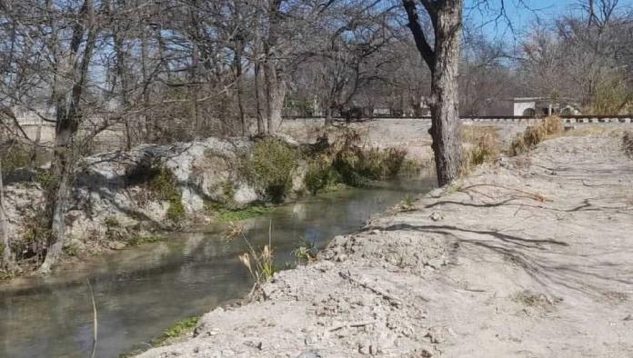 Asesinan a joven de 19 años y abandonan su cuerpo en acequia de Nava