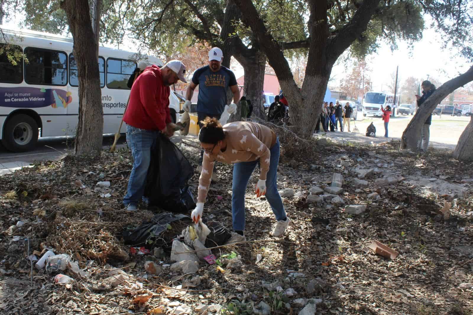 Vecinos de Bosque de Río Escondido se suman a jornada de limpieza