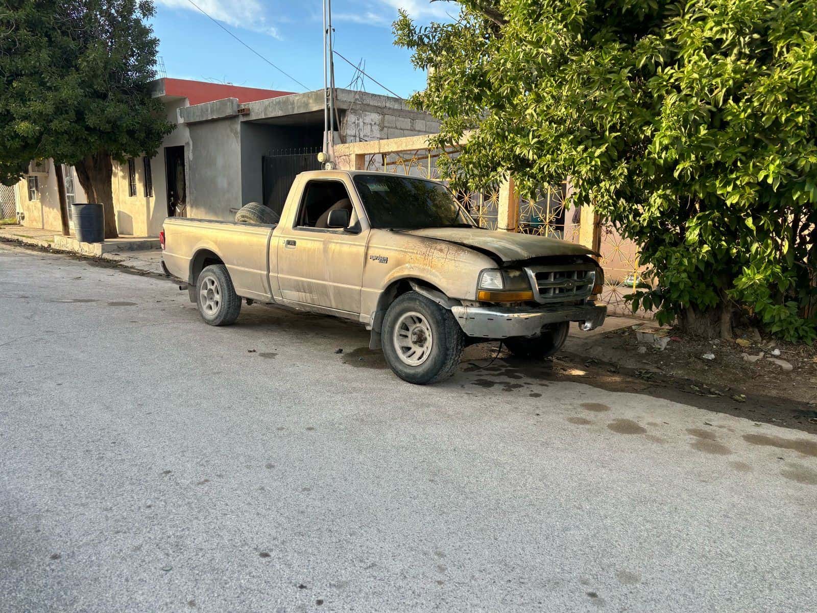 Arde camioneta en la Elsa Hernández