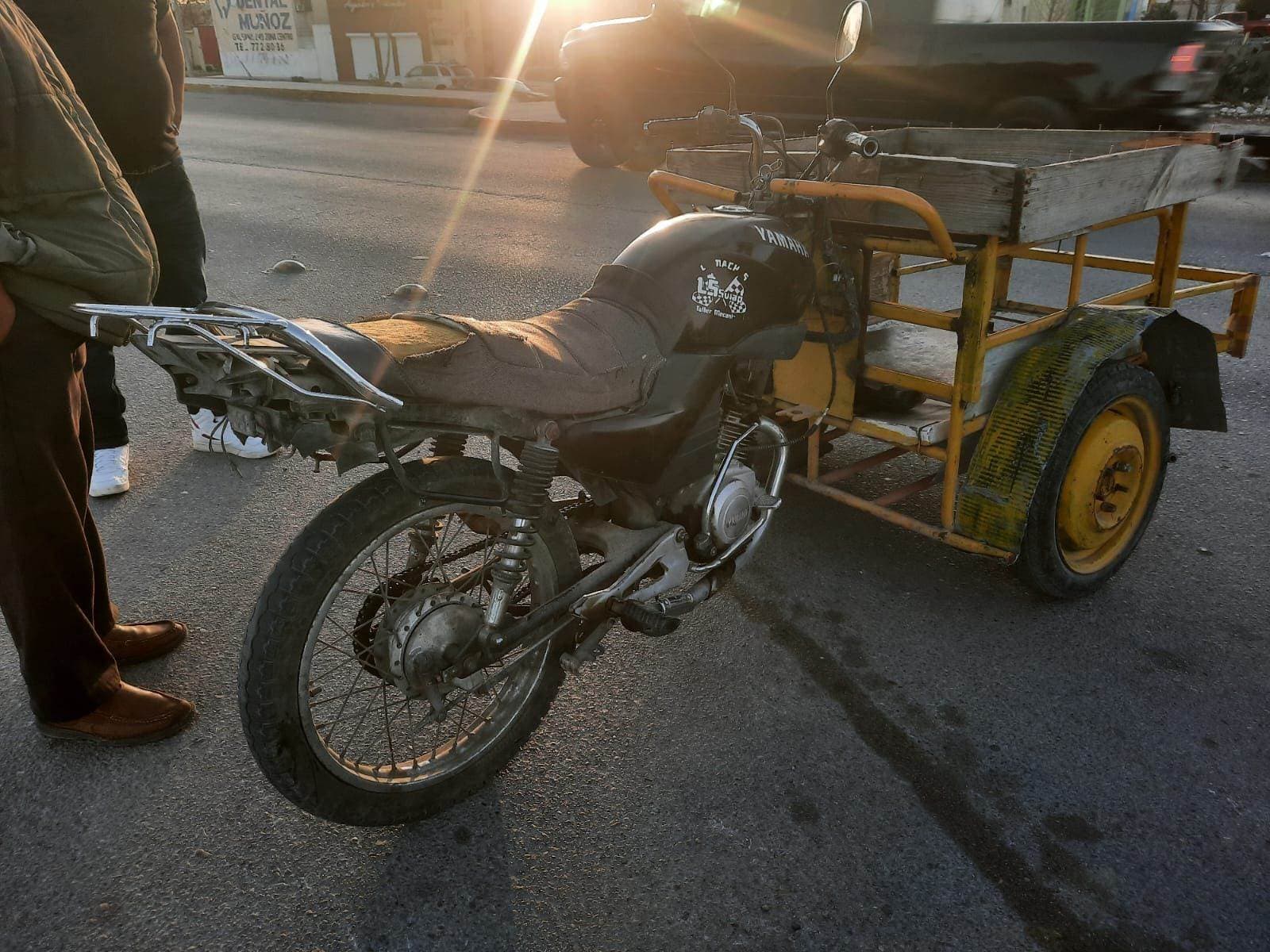 Camioneta y Motocicleta Colisionan sin Dejar Lesionados en Acuña