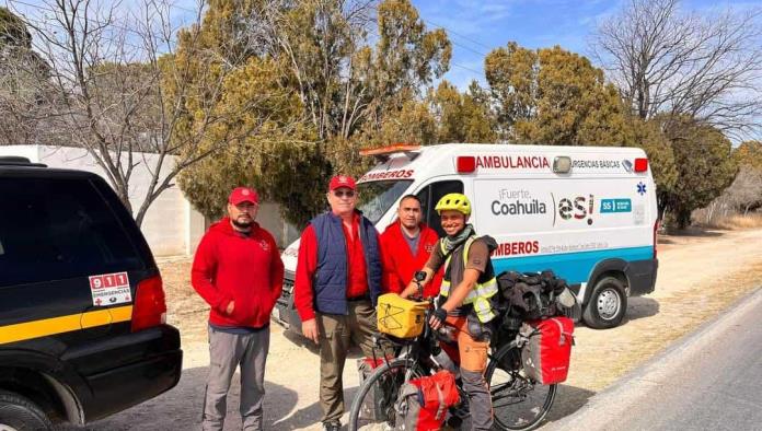 Ciclista francés cruza Zaragoza y Morelos en su vuelta al mundo