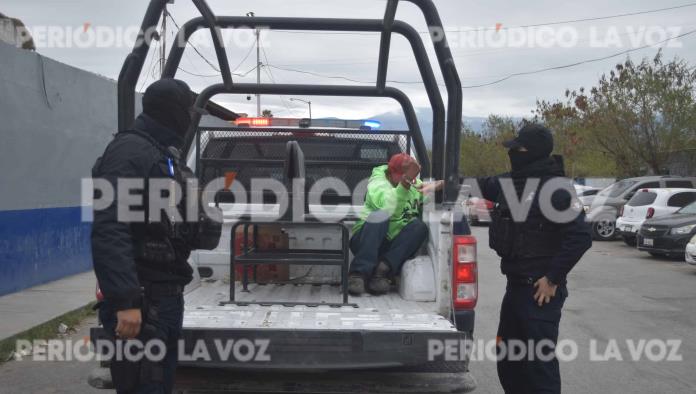 Arma escándalo afuera de iglesia