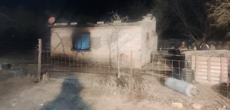 Incendio consume vivienda en ejido Tío Pío