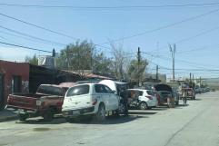 Van contra talleres que invaden calles