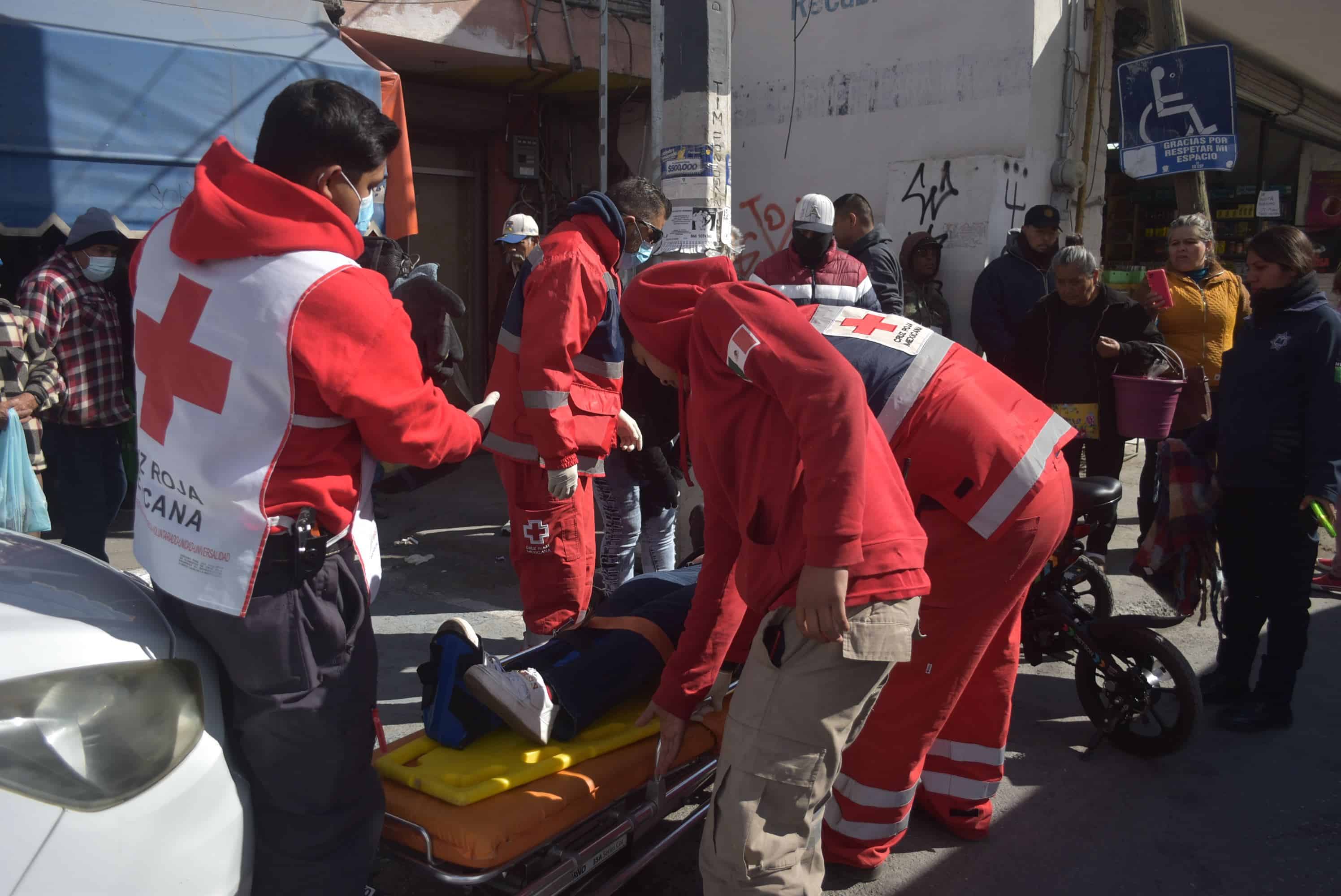 Embiste a mujer con camión de la Guerrero