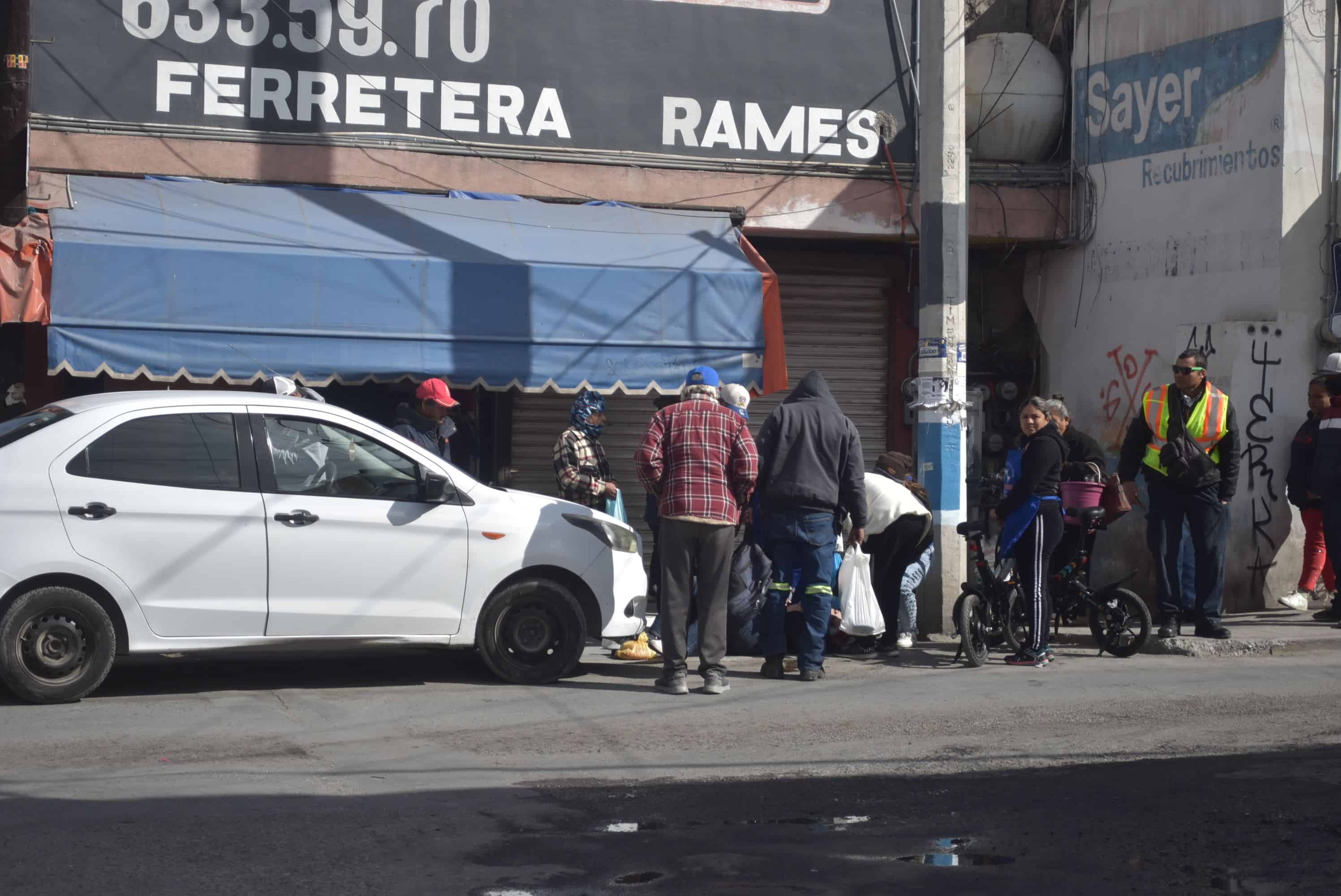 Embiste a mujer con camión de la Guerrero