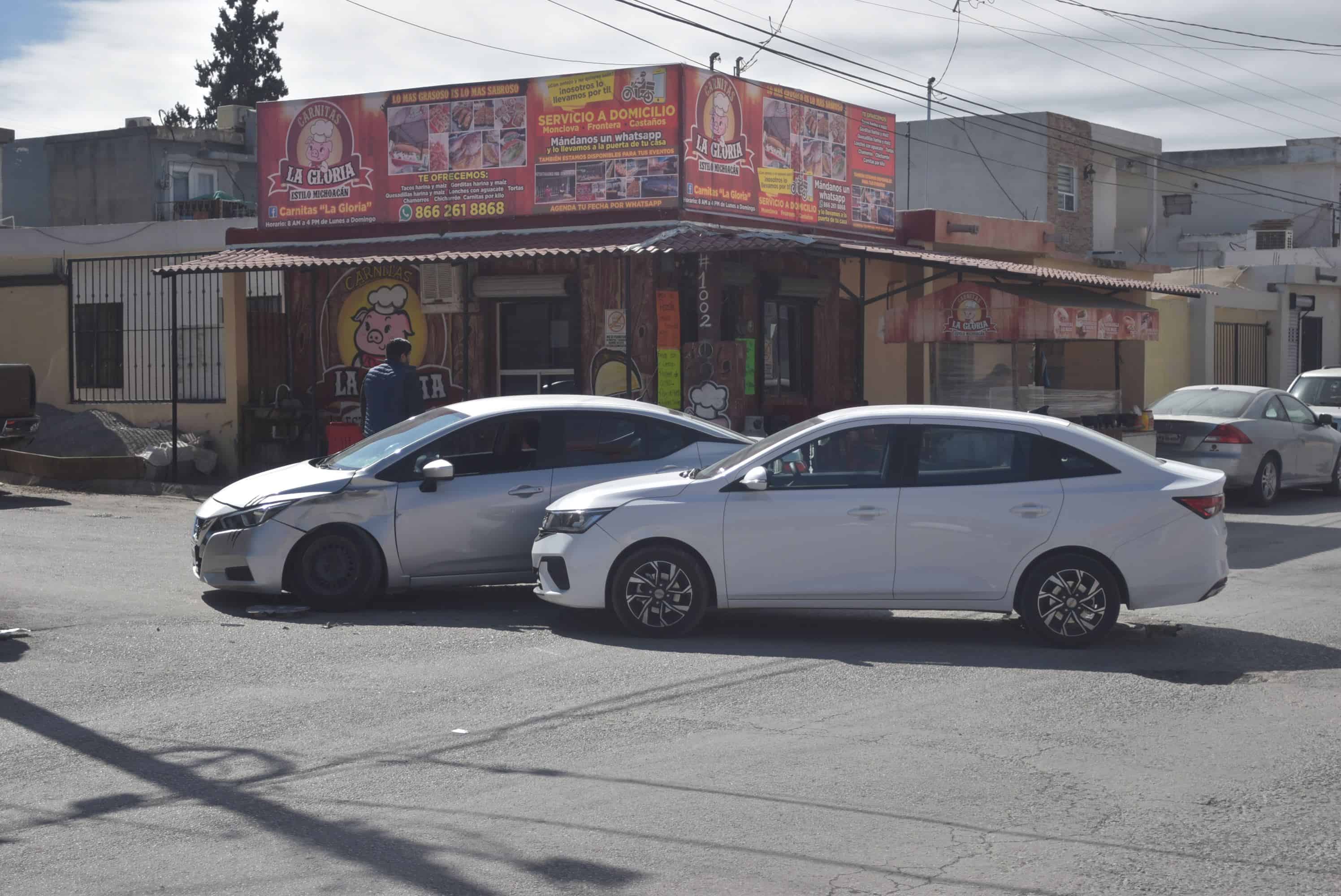 Se ´vuela´ mujer alto y choca en la Carranza