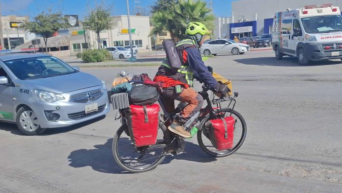 Ciclista francés sigue su camino