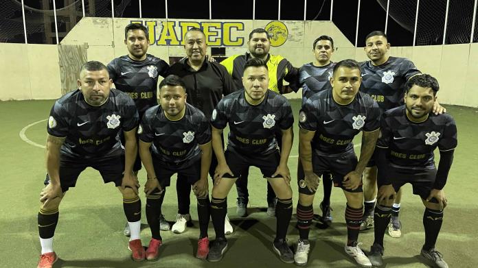 Asciende Sección V "A" al trono Asciende Sección V "A" al trono