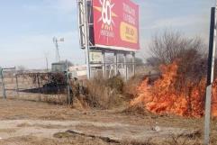 Bomberos de Allende sofocan incendio en la carretera 57