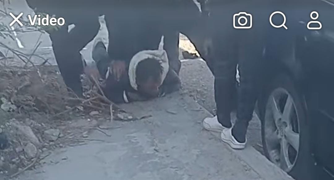 Ataca a golpes a oficial de la AIC