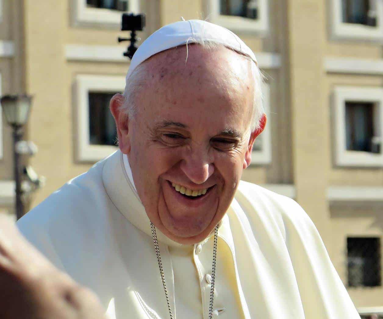 Papa Francisco presenta mejoría de su salud