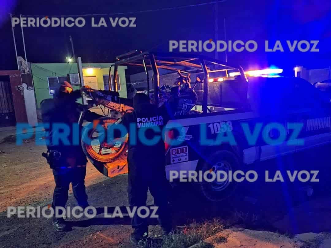Policías de Frontera auxilian a motociclista varado en la madrugada
