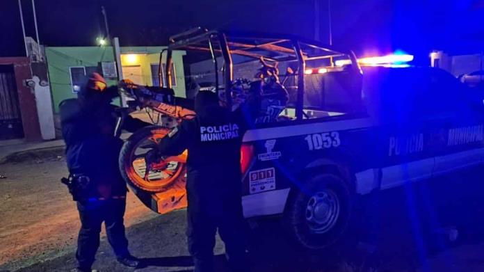 Auxilian policías a un motociclista Auxilian policías a un motociclista