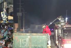 Incendio en contenedor de basura moviliza a Bomberos en Piedras Negras