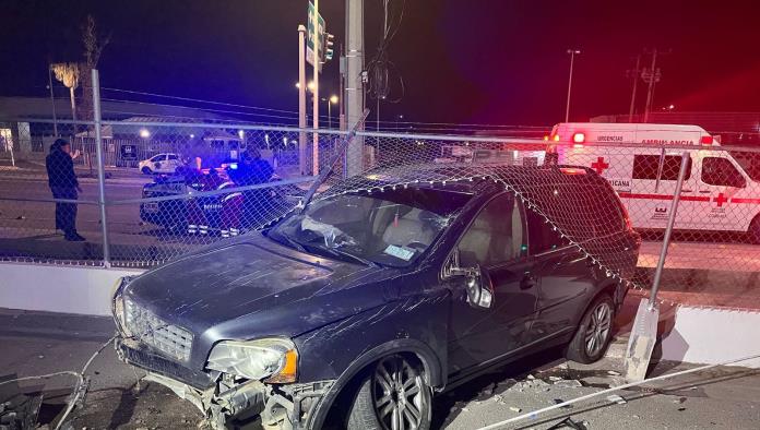 Joven Conductor Choca Contra Barda en la Zona Industrial de Acuña