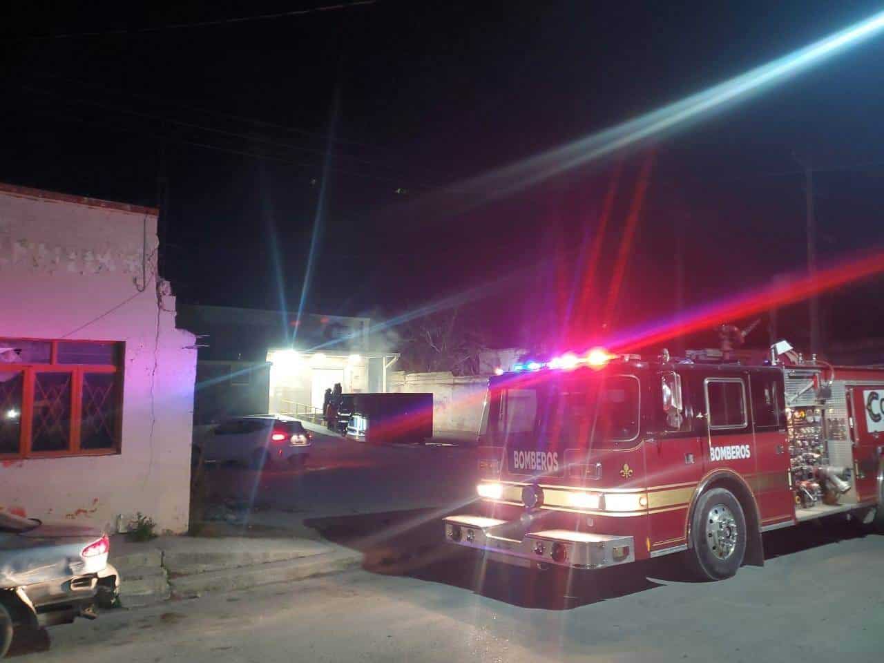 Incendio en contenedor de basura moviliza a Bomberos en Piedras Negras