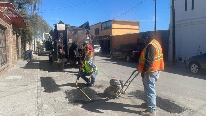 Trabajan en bacheo al sur de la ciudad