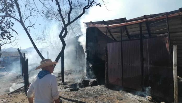 Fuego consume bodega en rancho del Ejido La Cuchilla